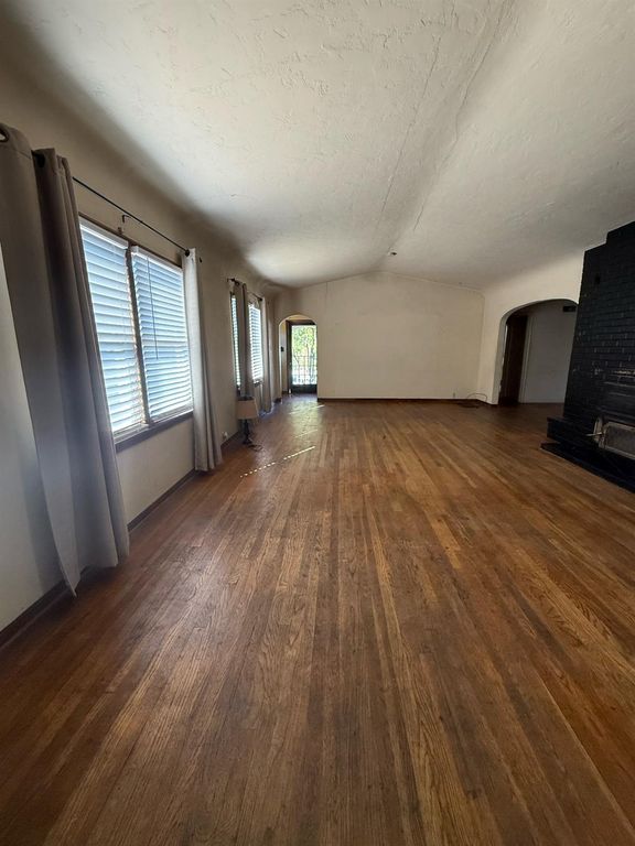 Image 15 of property listing at 2240 N Van Ness Boulevard, Fresno, CA 93704