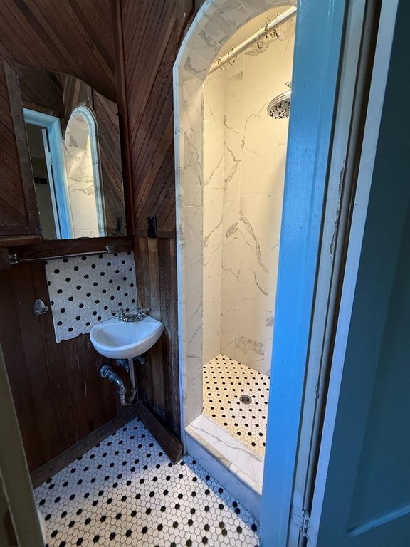 Image 17 of property listing at 2240 N Van Ness Boulevard, Fresno, CA 93704