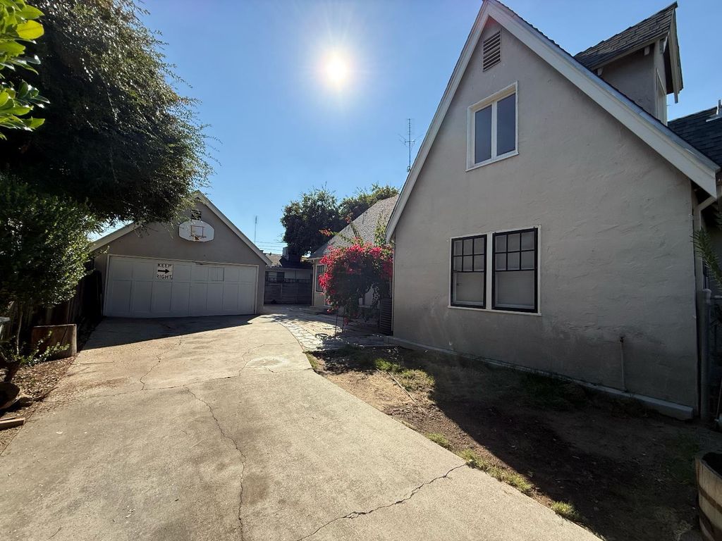 Image 18 of property listing at 2240 N Van Ness Boulevard, Fresno, CA 93704