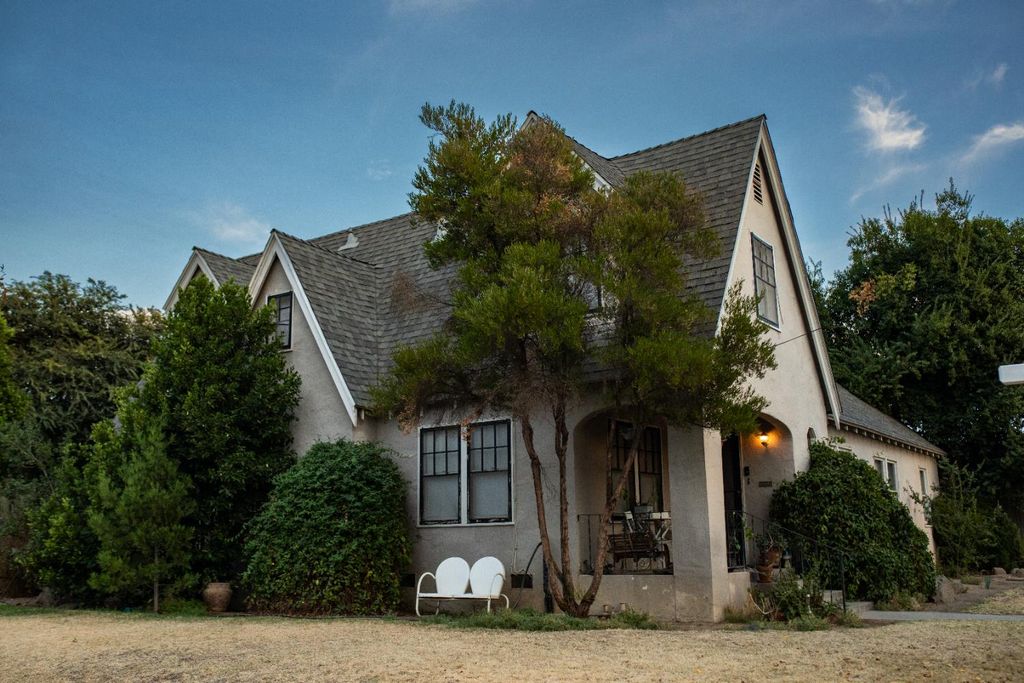 Image 2 of property listing at 2240 N Van Ness Boulevard, Fresno, CA 93704