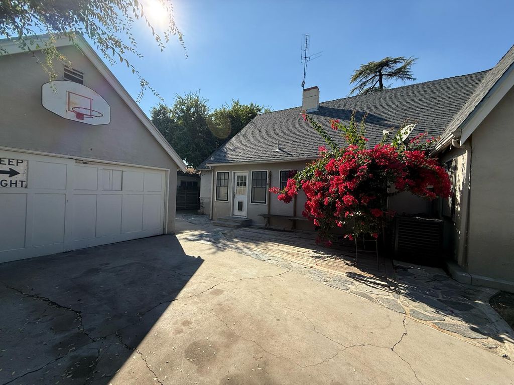 Image 20 of property listing at 2240 N Van Ness Boulevard, Fresno, CA 93704