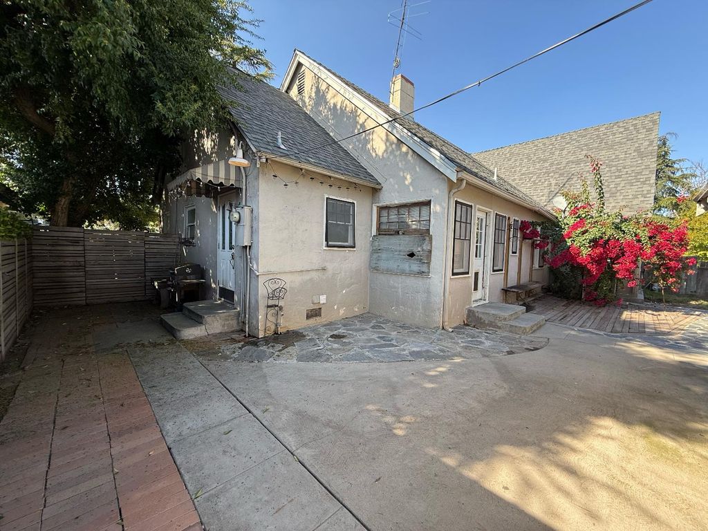 Image 21 of property listing at 2240 N Van Ness Boulevard, Fresno, CA 93704