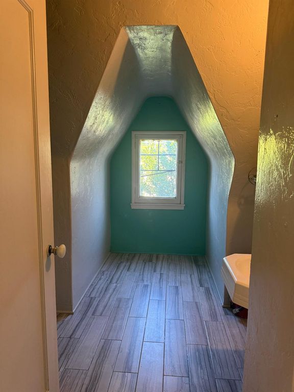 Image 8 of property listing at 2240 N Van Ness Boulevard, Fresno, CA 93704