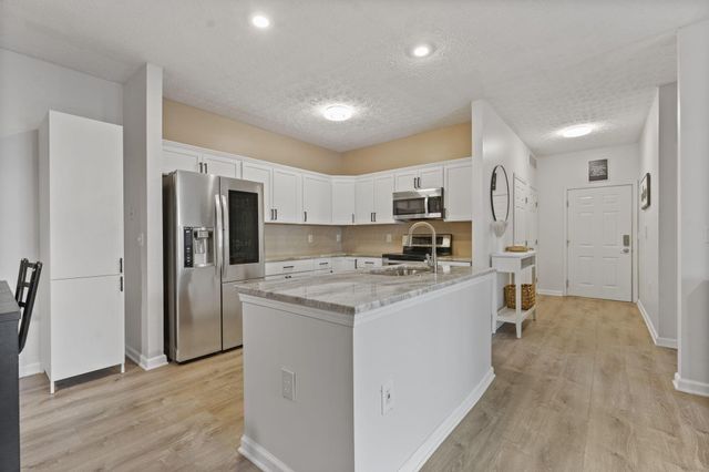 6170 Harbour Pointe, 101, Columbus, OH 43231