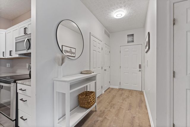 6170 Harbour Pointe, 101, Columbus, OH 43231