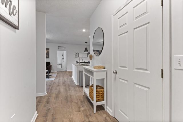 6170 Harbour Pointe, 101, Columbus, OH 43231