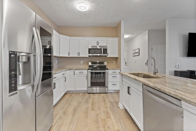 6170 Harbour Pointe, 101, Columbus, OH 43231