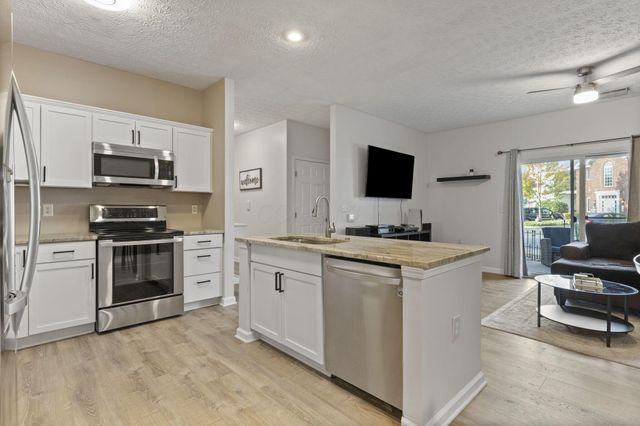 6170 Harbour Pointe, 101, Columbus, OH 43231