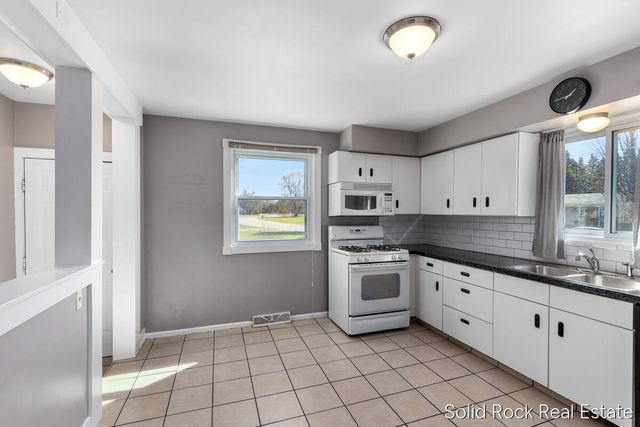 5817 Country View Drive 5815, Allendale Twp, MI 49401