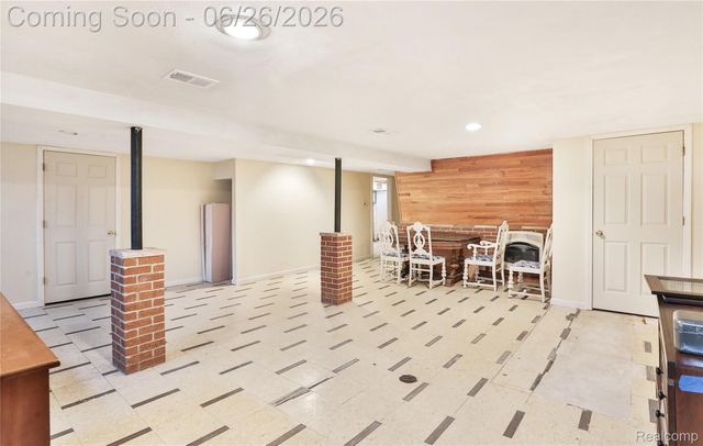 14628 Yale Street, Livonia, MI 48154
