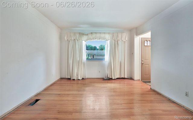 14628 Yale Street, Livonia, MI 48154