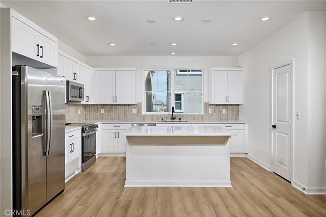 6053 Fairfax Drive, Eastvale, CA 92880