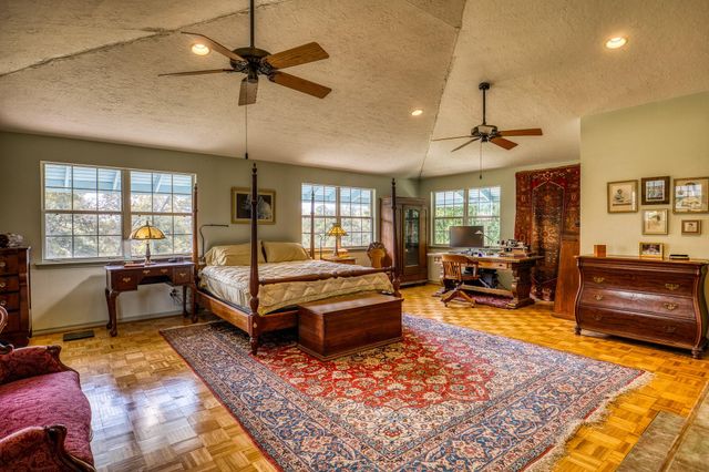 144 Century Lane, Bellville, TX 77418