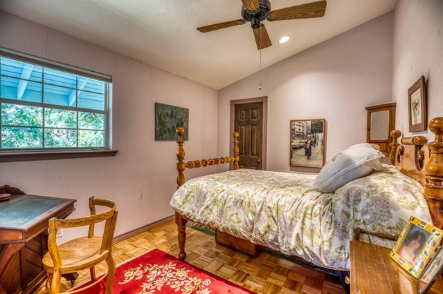 144 Century Lane, Bellville, TX 77418