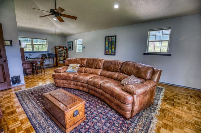 144 Century Lane, Bellville, TX 77418