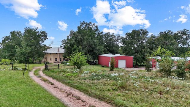 144 Century Lane, Bellville, TX 77418