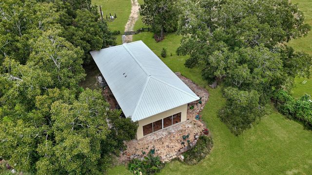 144 Century Lane, Bellville, TX 77418