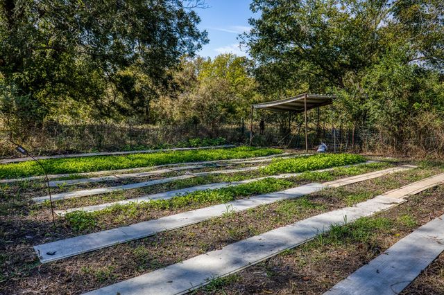 144 Century Lane, Bellville, TX 77418