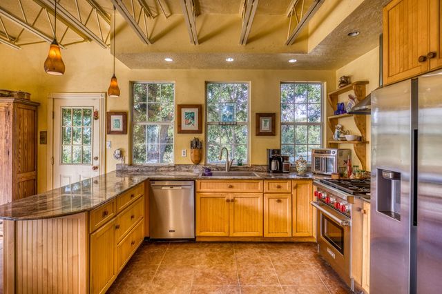 144 Century Lane, Bellville, TX 77418