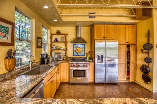 144 Century Lane, Bellville, TX 77418