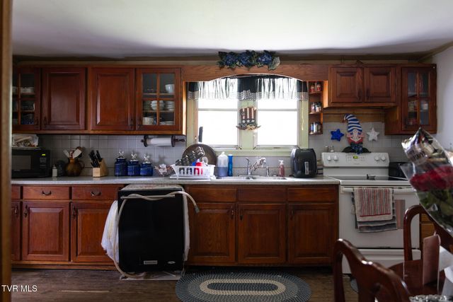 133 Bob Wright Road, Elizabethton, TN 37643