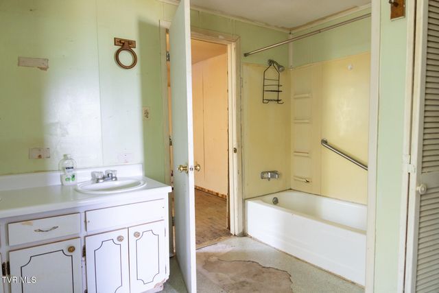 133 Bob Wright Road, Elizabethton, TN 37643