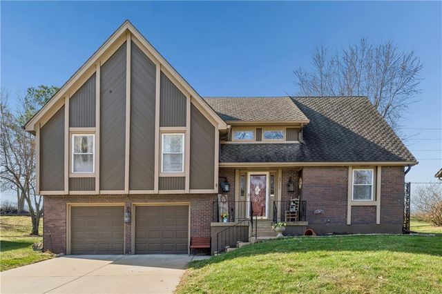 3711 NE Beechwood Drive, Lee's Summit, MO 64064