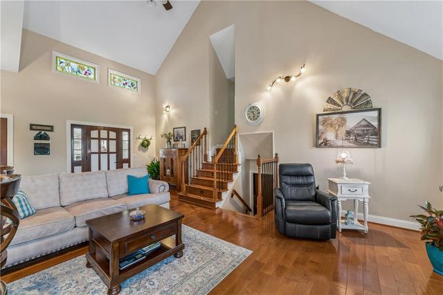 3711 NE Beechwood Drive, Lee's Summit, MO 64064