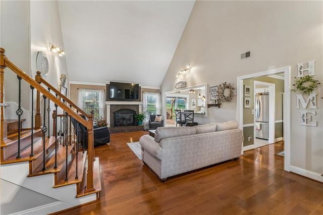 3711 NE Beechwood Drive, Lee's Summit, MO 64064