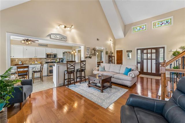 3711 NE Beechwood Drive, Lee's Summit, MO 64064