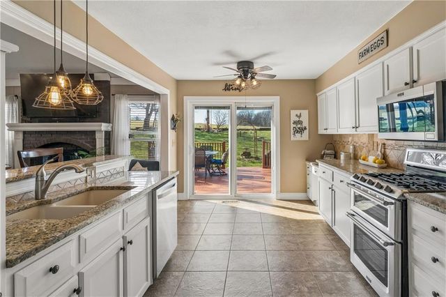 3711 NE Beechwood Drive, Lee's Summit, MO 64064