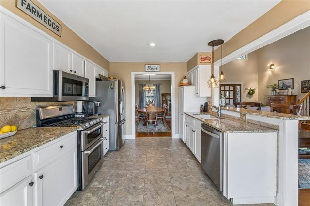 3711 NE Beechwood Drive, Lee's Summit, MO 64064