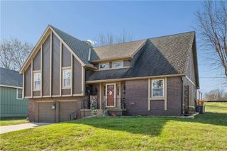 3711 NE Beechwood Drive, Lee's Summit, MO 64064