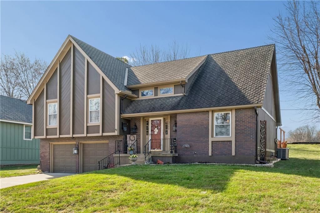 3711 NE Beechwood Drive, Lee's Summit, MO 64064