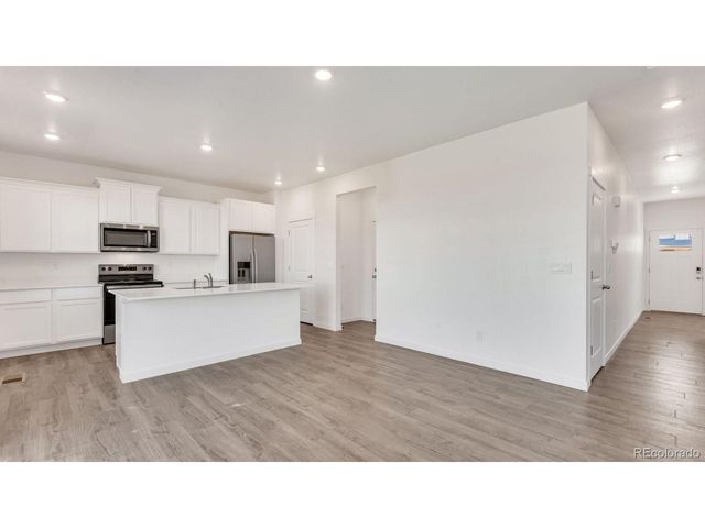 9938 Danube Ct, Commerce City, CO 80022