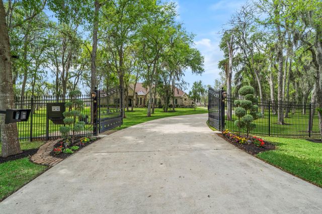 8522 Thornberry Hollow Court, Missouri City, TX 77459