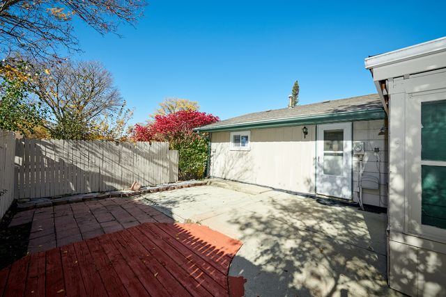 1613 Hartmann Drive, Schaumburg, IL 60193