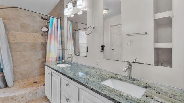 15 Valle Lobo, Los Lunas, NM 87031