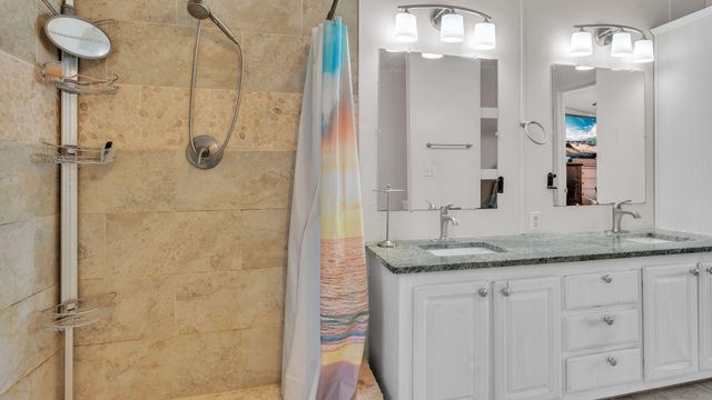 15 Valle Lobo, Los Lunas, NM 87031