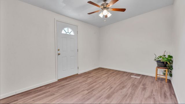 15 Valle Lobo, Los Lunas, NM 87031