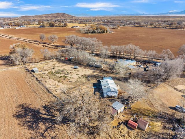 15 Valle Lobo, Los Lunas, NM 87031