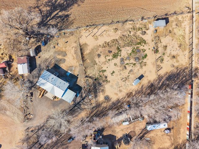 15 Valle Lobo, Los Lunas, NM 87031