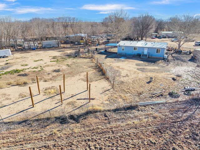 15 Valle Lobo, Los Lunas, NM 87031