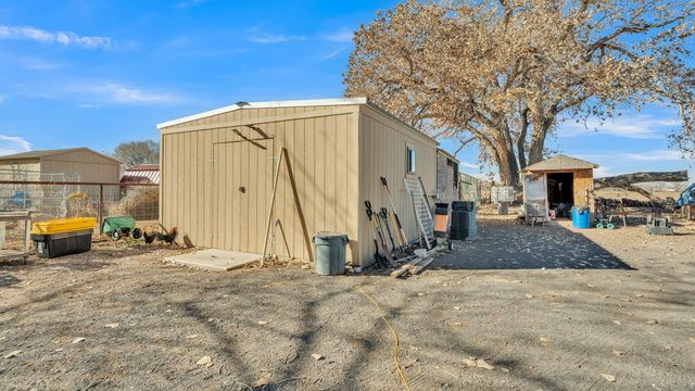 15 Valle Lobo, Los Lunas, NM 87031