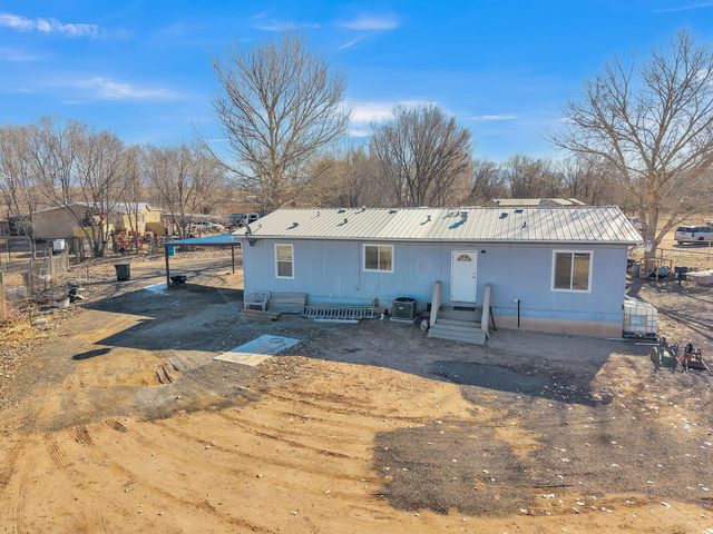 15 Valle Lobo, Los Lunas, NM 87031