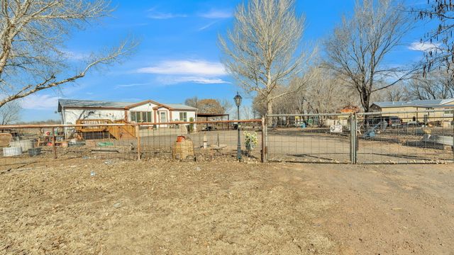 15 Valle Lobo, Los Lunas, NM 87031