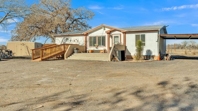 15 Valle Lobo, Los Lunas, NM 87031