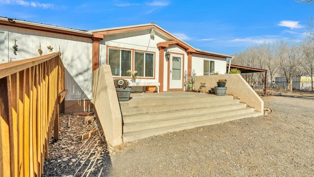 15 Valle Lobo, Los Lunas, NM 87031