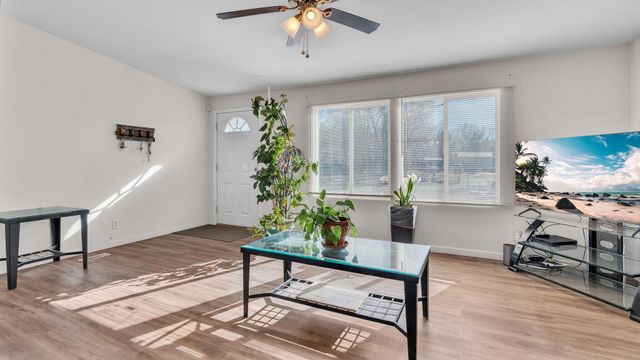 15 Valle Lobo, Los Lunas, NM 87031