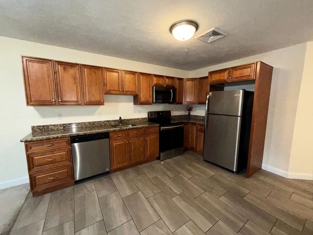 293 Broadway 3R, Methuen, MA 01844